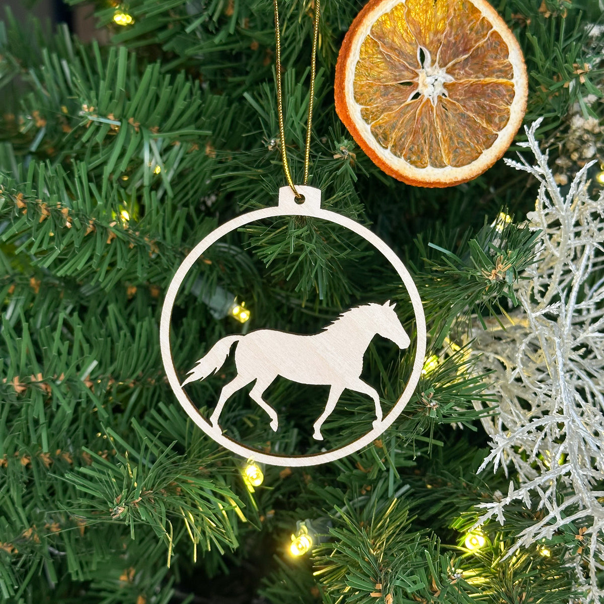 Tier-Weihnachtskugel mit eigenem Namen