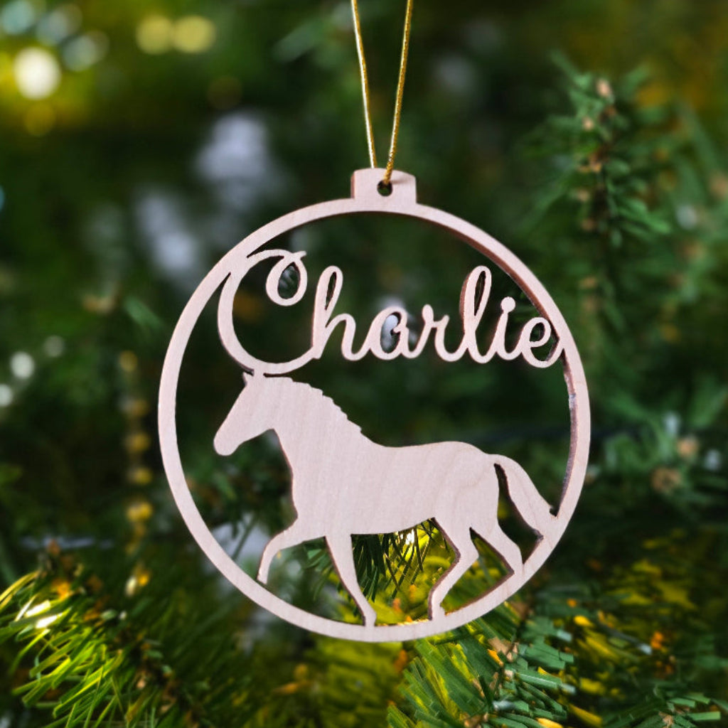 Tier-Weihnachtskugel mit eigenem Namen