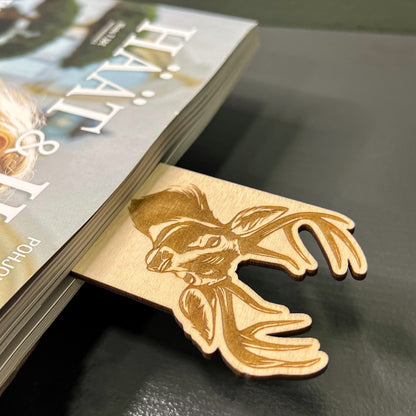 Bokmärke tillverkad av trä