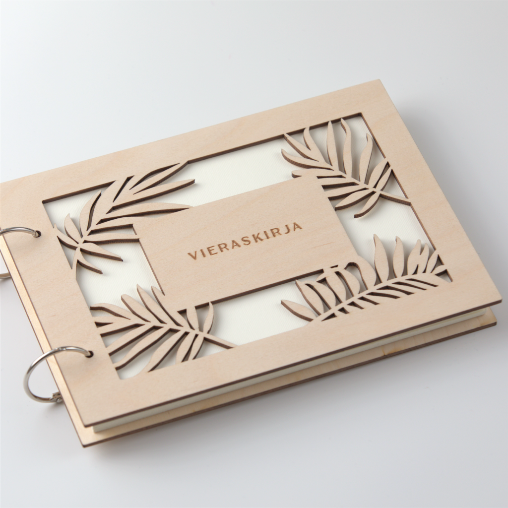 Vieraskirja - puiset kannet